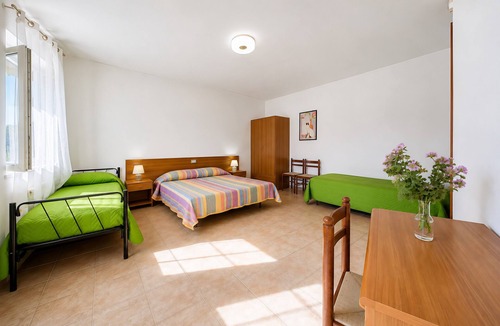 Mattinata Bed & Breakfast | San Michele - B&B 21 with Veranda, Wi-Fi and Air Conditioning