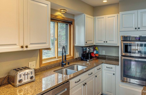 Stambaugh House | Sauna & Pool Table: Family Home on Lake Chicagon