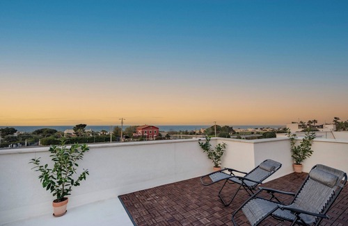 Torre a Mare Apartment | SEA BREAK OUTSIDE