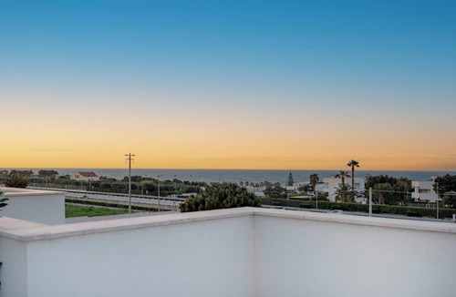 Torre a Mare Apartment | SEA BREAK OUTSIDE