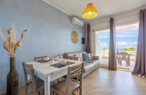 Paduledda House | Sea View Isola Rossa Apartment with Sea View, Wi-Fi, and Air Conditioning