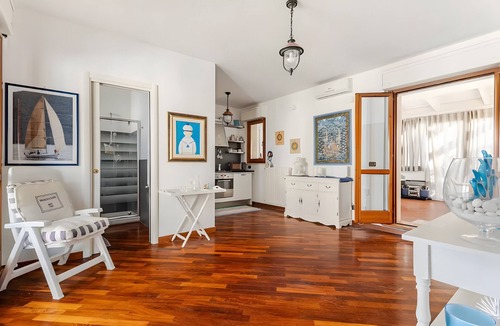 Municipio 3 Apartment | ‘Sea View Suite Eventi Felici’ Apartment with Terrace, Sea View, Wi-Fi & Air Conditioning