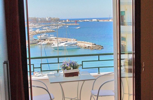 Il Monte Apartment | Seafront apartment. 3 double beds and 3 bathrooms