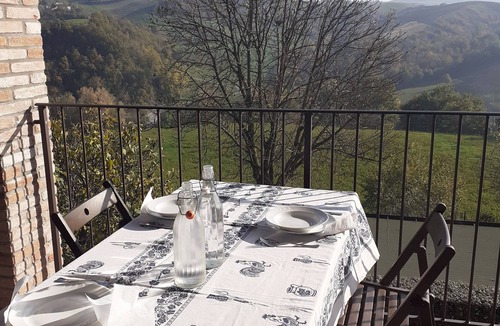 Lesignano de' Bagni House | Second floor apartment in renovated rural building