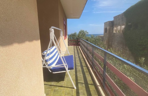 Noto Marina Villa | Semi-detached villa 10 mt from the sea of Noto Marina, sleeps 6, yes animals