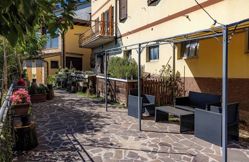 Montefortino Apartment | Sibillini Mountains Double Room Carved into the Rock