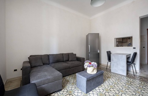 Taranto Apartment | Spacious and bright apartment equipped with all the comforts to comfortably accommodate two people. Centrally located, it is just a 10-minute walk from Piazza Maria Immacolata and is particularly suitable for military personnel thanks to its proximity to