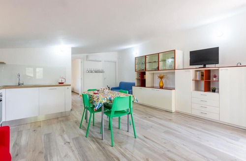 Bitonto Apartment | Spend a relaxing vacation in this appealing vacation home with great views of the countryside.