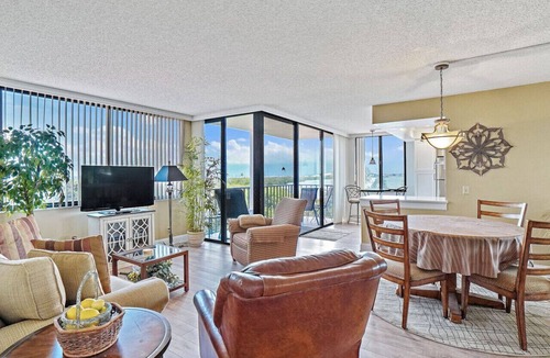 Isla del Sol Condo | St. Pete Isla Del Sol Bahia J-408: 2BD/2BA