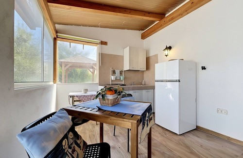 Peschici Apartment | Studio Apartment 'Francesca, Mono Standard A' with Shared Terrace, Wi-Fi and Air Conditioning