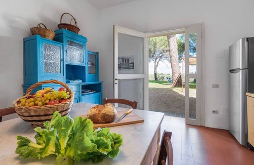Follonica House | Stunning private villa for 11 people with A/C, WIFI, TV and patio