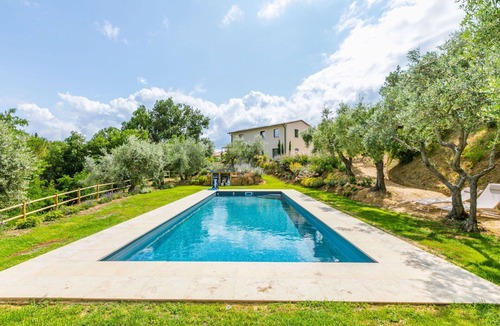 Montisi Villa | Stunning private villa for 6 people with A/C, private pool, WIFI, TV and patio