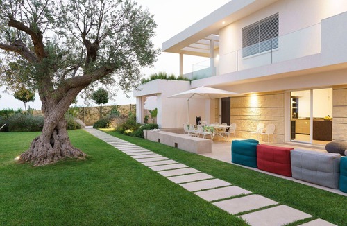 Casa Papa Villa | Stunning private villa for 8 guests with A/C, hot tub, sauna, private pool, WIFI, TV and terrace