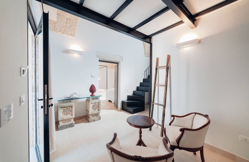 San Cassiano Villa | Stunning superior mansion w/pool in ancient town