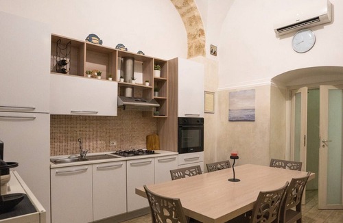 Bari City Centre Apartment | SuiteHouse78-Elegant Central Apartment with Private Garden, near Bari Old Town