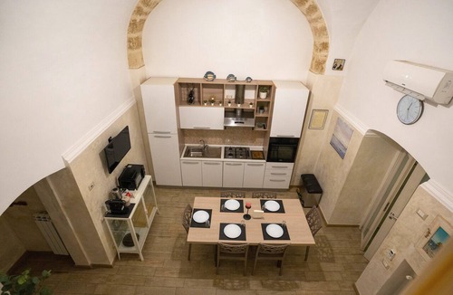 Bari City Centre Apartment | SuiteHouse78-Elegant Central Apartment with Private Garden, near Bari Old Town