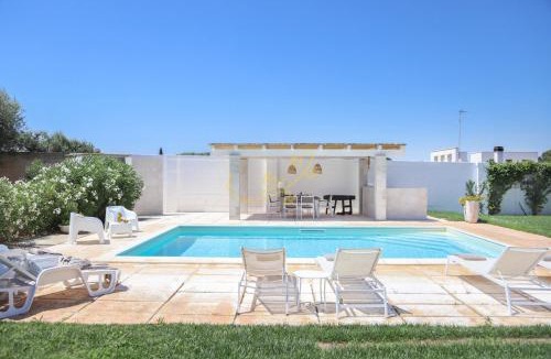 Cozzana House | TD Villa Patrizia Pool Alfresco Kitchen