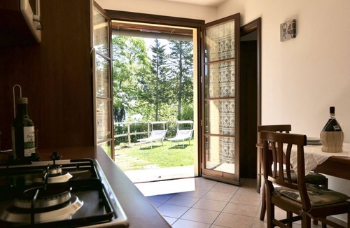 Montescudaio Cottage | The Villetta Elena in a panoramic position, overlooking the hills and the village of Montescudaio, is located in a strategic position just 13 km from the beaches of Marina di Cecina. In the centre of Montescudaio, within walking distance (500m), there ar