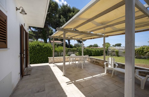 Monti D'arena-Bosco Caggione Apartment | This cozy apartment, perfect for two people, is located in a shared villa but has its own private access. It features a shared garden and a large furnished patio for exclusive use. The accommodation is located in Marina di Pulsano, a well-served seaside