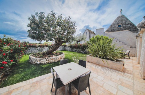 Locorotondo House | Trullo Carrubo - A few kilometers from Locorotondo