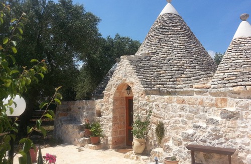 Ceglie Messapica Cottage | TRULLO in an evergreen olive grove in Salento, Apulia.