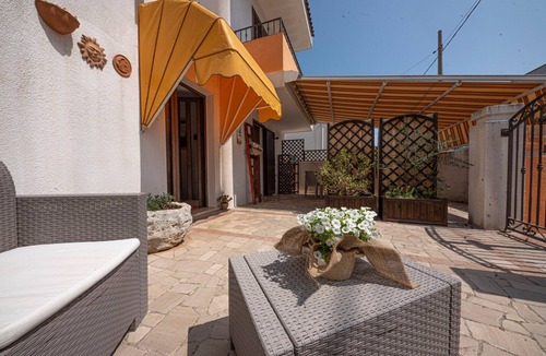 Gagliano del Capo Apartment | Ulivo Apartment with Private Terrace, Balcony and Wi-Fi
