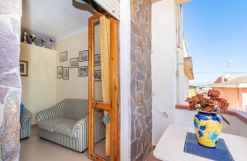 Lu Bagnu Apartment | Vacation Apartment Casa Rita with Balcony & A/C
