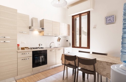 Santa Maria al Bagno House | Vacation Home 'Vacanza Alle 4 Colonne - 2' with Balcony, Wi-Fi and Air Conditioning