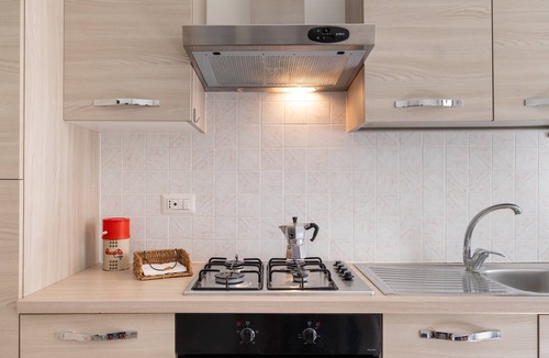 Santa Maria al Bagno House | Vacation Home 'Vacanza Alle 4 Colonne - 2' with Balcony, Wi-Fi and Air Conditioning
