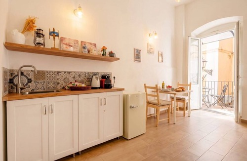 Old Town Apartment | Vecchia Bari Castello Svevo | Historic Charm with Balcony