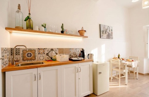 Old Town Apartment | Vecchia Bari Lungomare | Stylish Apartment with Balcony