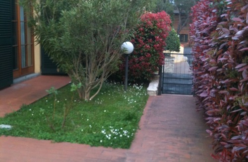 Sinalunga House | Villa 3 piani indipendente con garage e giardino privato