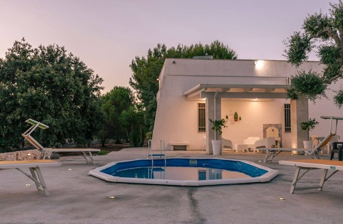 Carovigno Villa | Villa Antonietta is a welcoming villa surrounded by greenery
