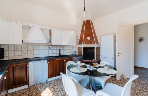 Marina di Mancaversa Villa | Villa 'Arsoniae Casa Vacanze' with Sea View, Wi-Fi and Air Conditioning