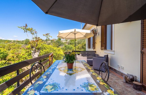 Noto Marina Villa | Villa "Casa del Limoneto di Corrado Fronte" with Wi-Fi, A/C & Garden