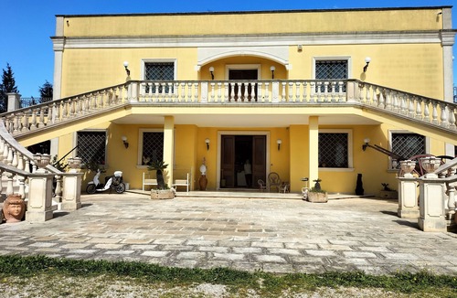 Novoli Villa | Villa "Celea" with Courtyards & Wi-Fi