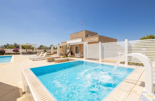Capilungo Villa | Villa Celia, family villa