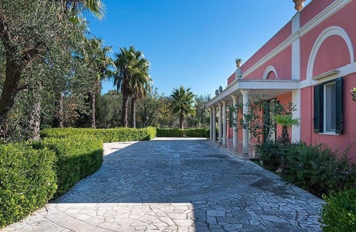 Casarano Villa | Villa Dana , fully refundable with voucher*: An elegant and welcoming villa situated in a quiet location, a few minutes from the town center, with Free WI-FI.