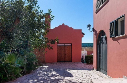 Casarano Villa | Villa Dana , fully refundable with voucher*: An elegant and welcoming villa situated in a quiet location, a few minutes from the town center, with Free WI-FI.