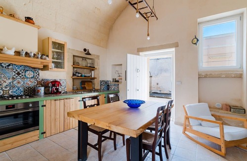Uggiano la Chiesa Villa | Villa 'Dimora Storica Jolanda in Uggiano' with Shared Terrace, Wi-Fi and Air Conditioning