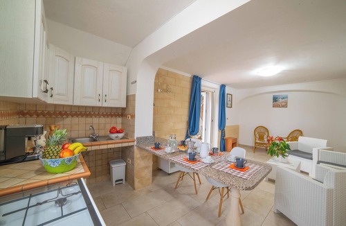 Marina di Felloniche Apartment | Villa Felloniche Sea-View Terrace Apt 250m to Beach, Castrignano del Capo, Italy