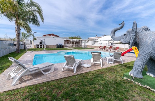 Avola Villa | Villa 'Jungle Holiday' with Private Pool, Wi-Fi and Air Conditioning