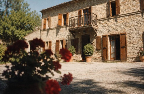 Montefalcone Appennino Villa | Villa "La Rupe", for large groups, with swimming pool and tennis court