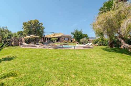 Luddui Villa | Villa 'Le Palme' with Sea View, Wi-Fi, and Air Conditioning