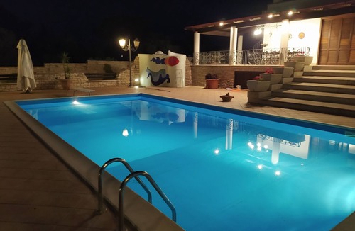 Trani House | VILLA LIANA,countryside,private pool,tennis court, ping pong, wifi, free parking