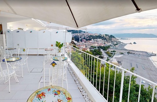 Raito Condo | Villa Marisa - Ocean view and hot tub. Just a few steps from the beach