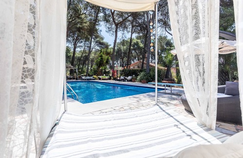 Lecce Villa | Villa 'Sole con Piscina e Sauna' with Shared Pool, Wi-Fi, and Air Conditioning