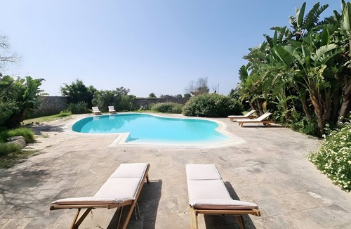 Capilungo Villa | Villa 'Sterlizia - Villux' with Private Pool, Wi-Fi, and Air Conditioning