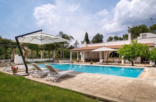 Monteroni di Lecce Villa | Villa 'Tenuta Il Carretto' with Private Pool, Wi-Fi, and Air Conditioning