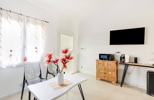 Lu Bagnu Apartment | With private terrace, 50m from the sea